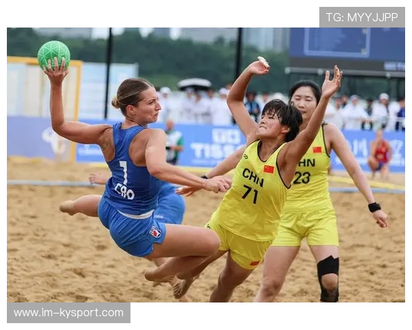 克罗地亚队在巴黎奥运会手球比赛中多次利用边路进攻，克罗地亚队2018