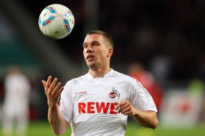 开云体育入口-中超联赛球队引援力度明显加强，中超增加球队